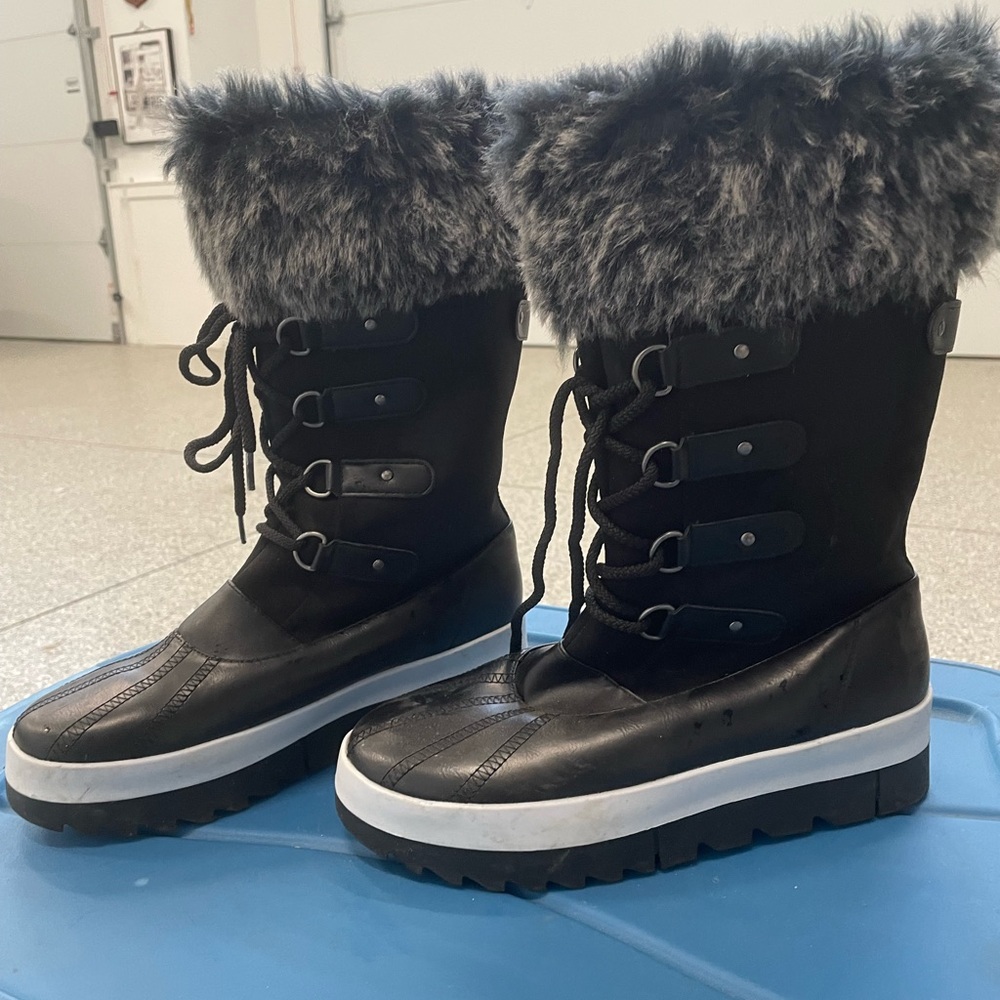 Fur lined winter boots